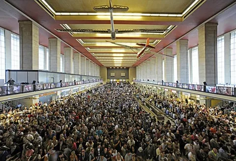 a crowd into the berlin airport