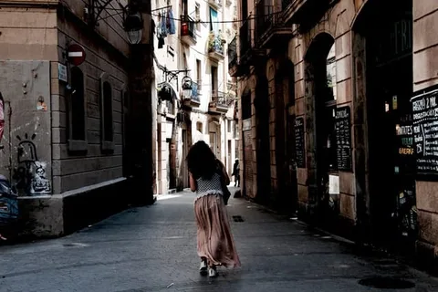 A Barcelonan woman with a long skirt