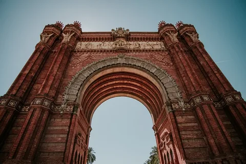 Red and gray arch in the streets of Barcelona.