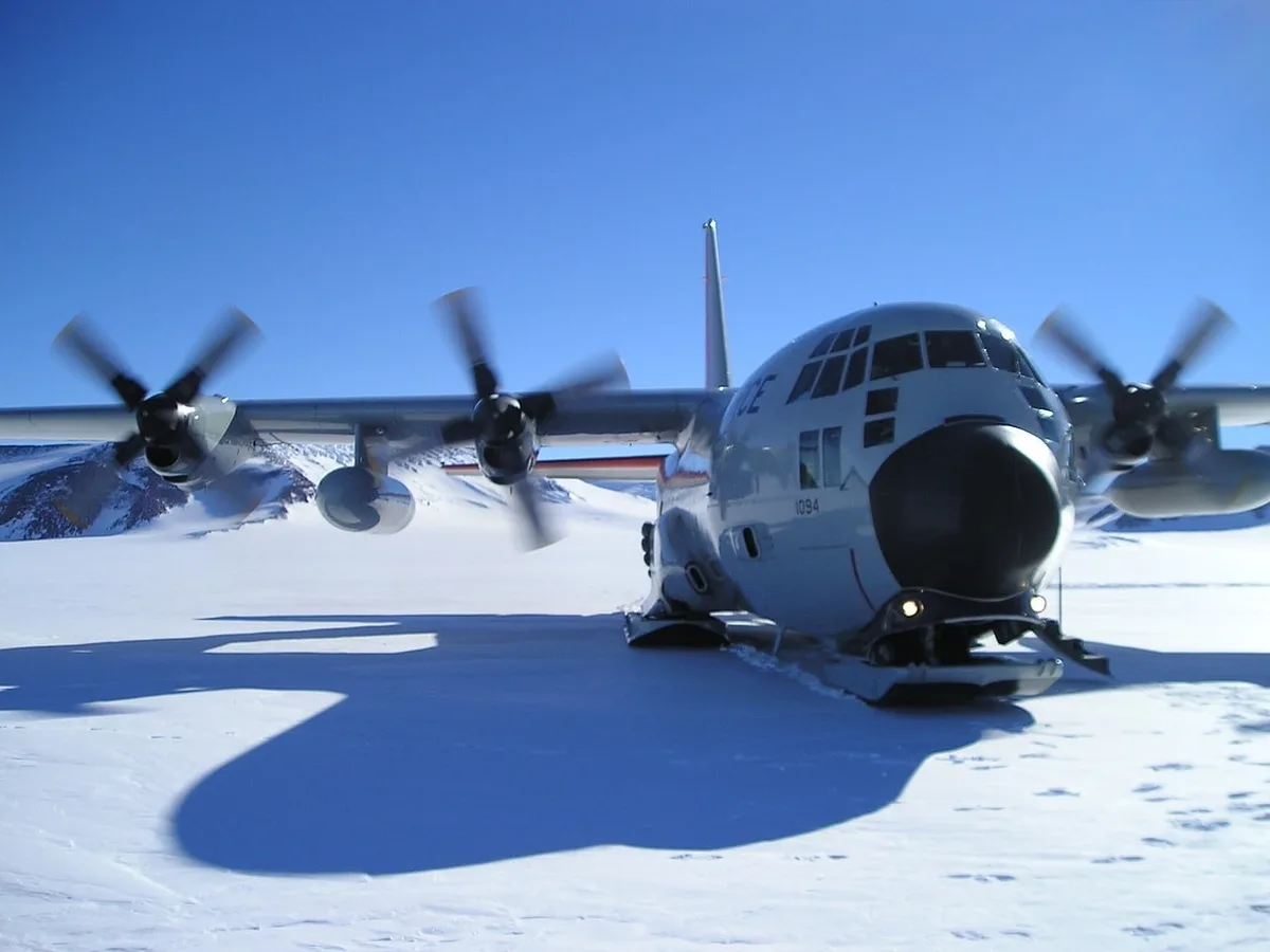 Does Antarctica Have Airports? Ice Runways, Skiways & How Flights Work