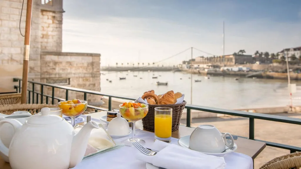 Beachfront restaurant of the Albatroz Hotel