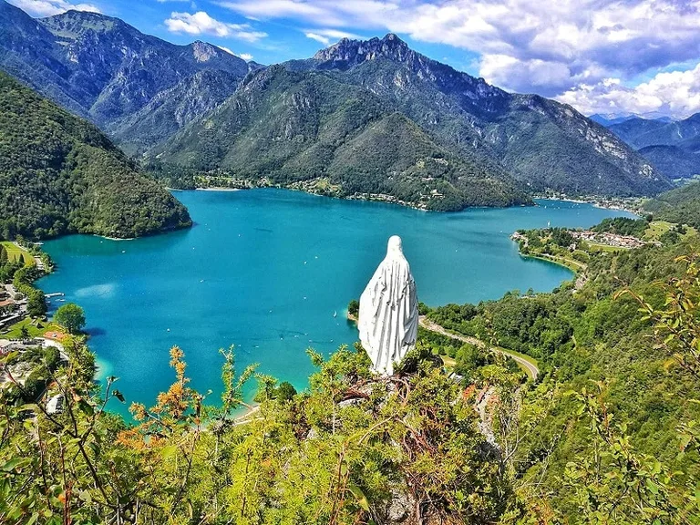 Lago di Ledro between Mountains