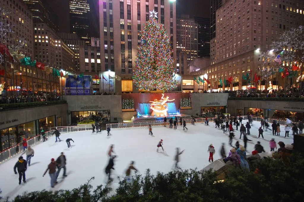 Best places to visit for Christmas in USA : Ice skating in Central Park for the Christmas