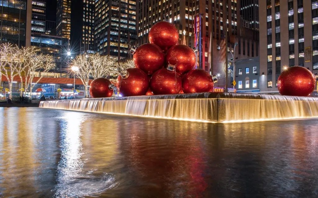 Fountain Plaza at Christmastime (New York)