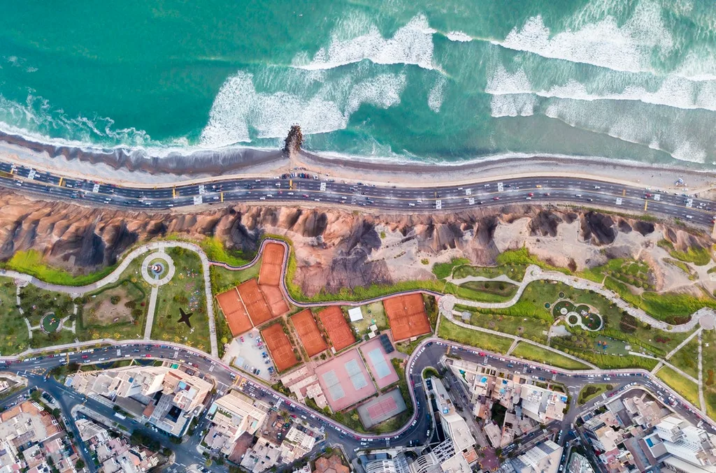 A beautiful view of the coastline in Lima