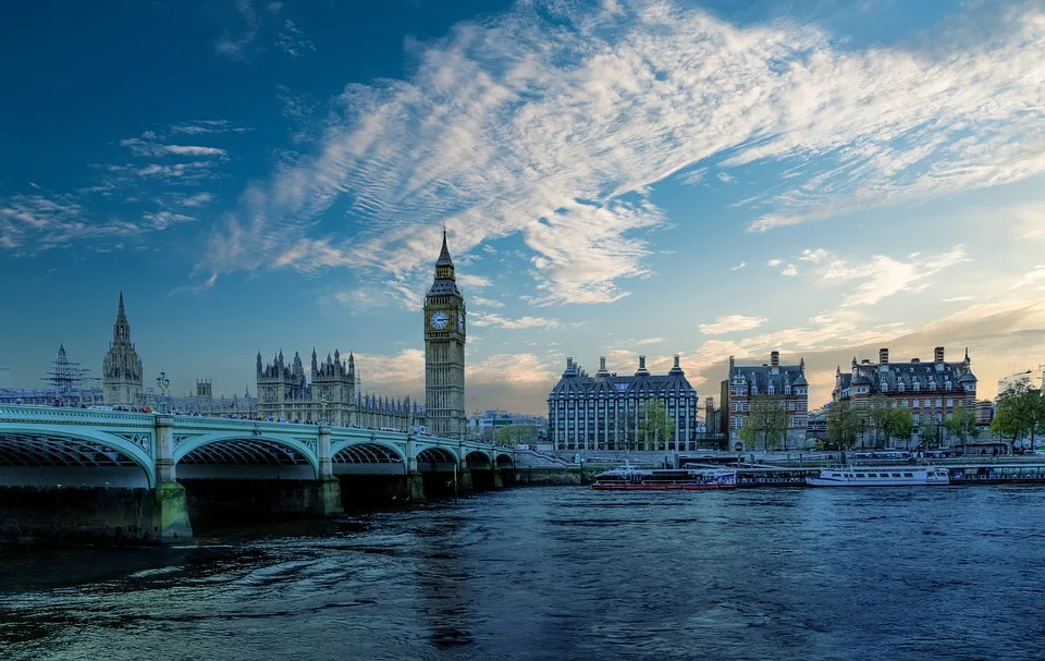 The river Themes and the Big Ben