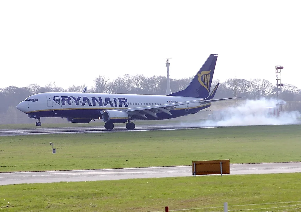 ryanair plane taking off