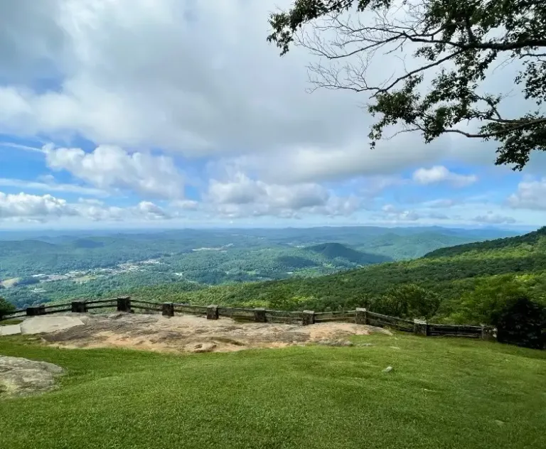 A view of the Blue Ridge Mountains on a cloudy day.