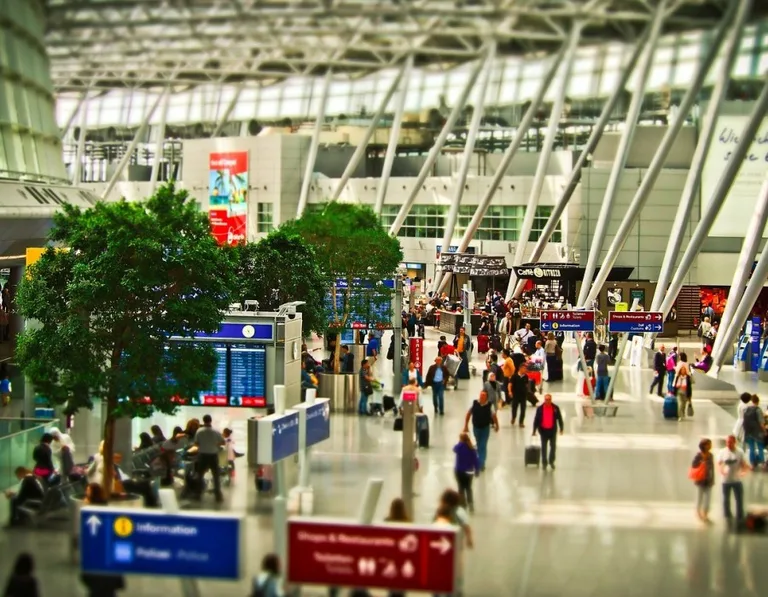 Alternative airports are less crowded