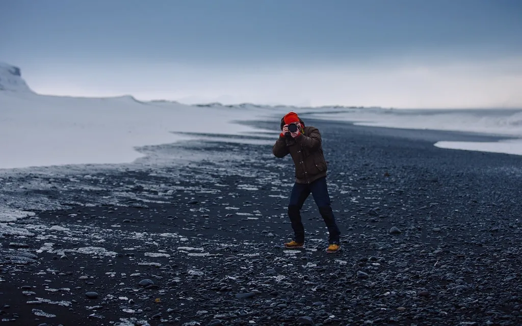 Many tourists travel to Antarctica 