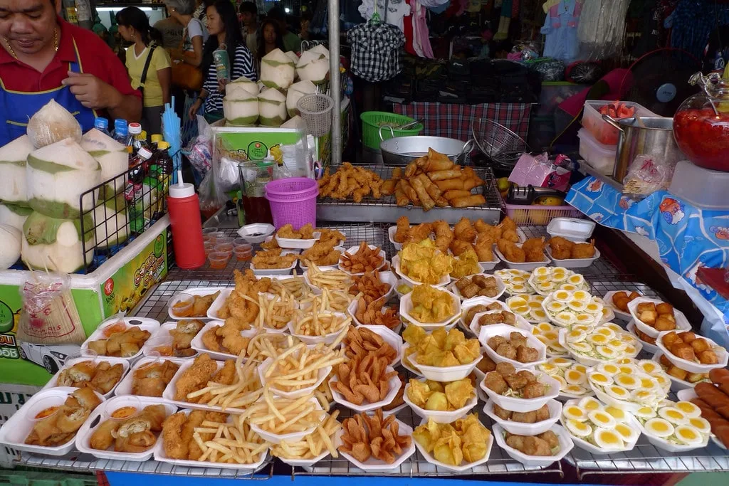 thai street foods that can be purchased in chatuchak market