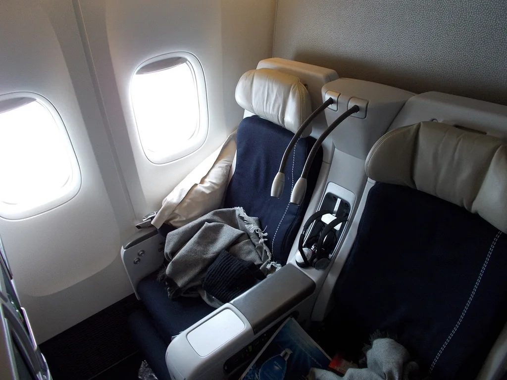 Airplane guide: Business class seat in Airbus