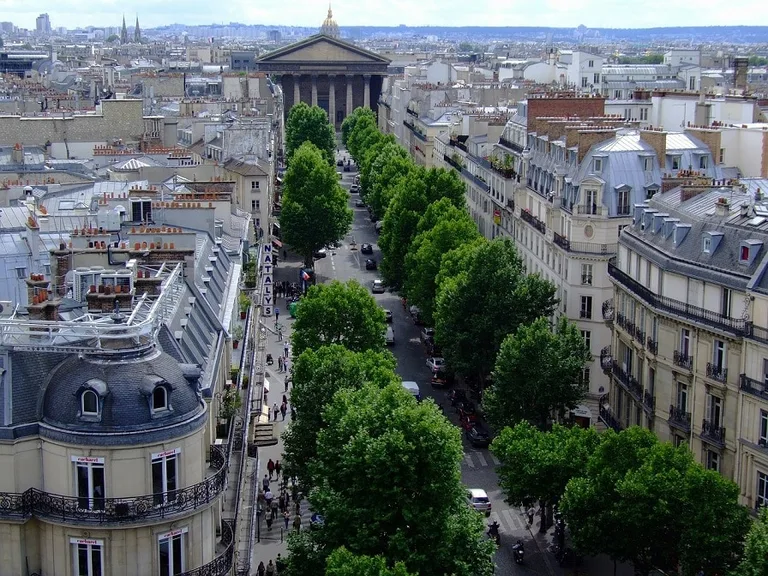 Streets and buildings in Paris