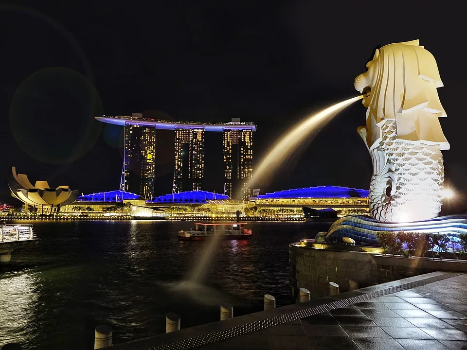 Marina bay sand as seen from the Merlion