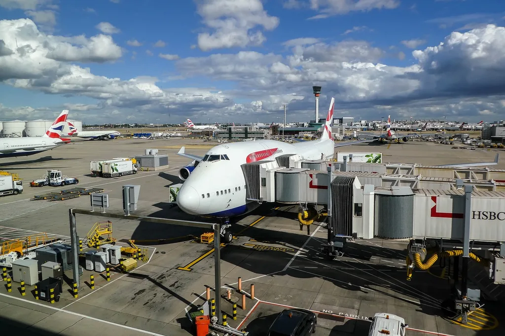 Airplane preparing to take on passengers 