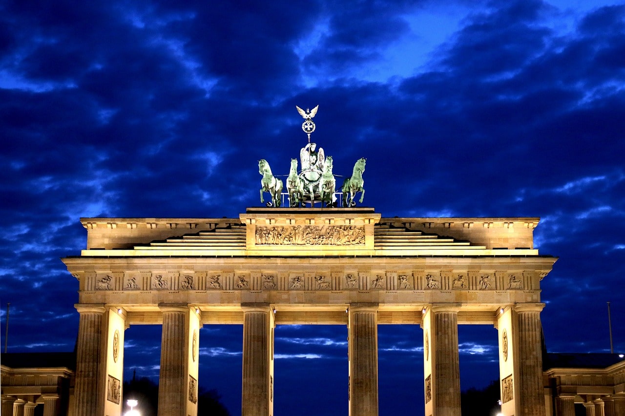 Brandenburg gate at night